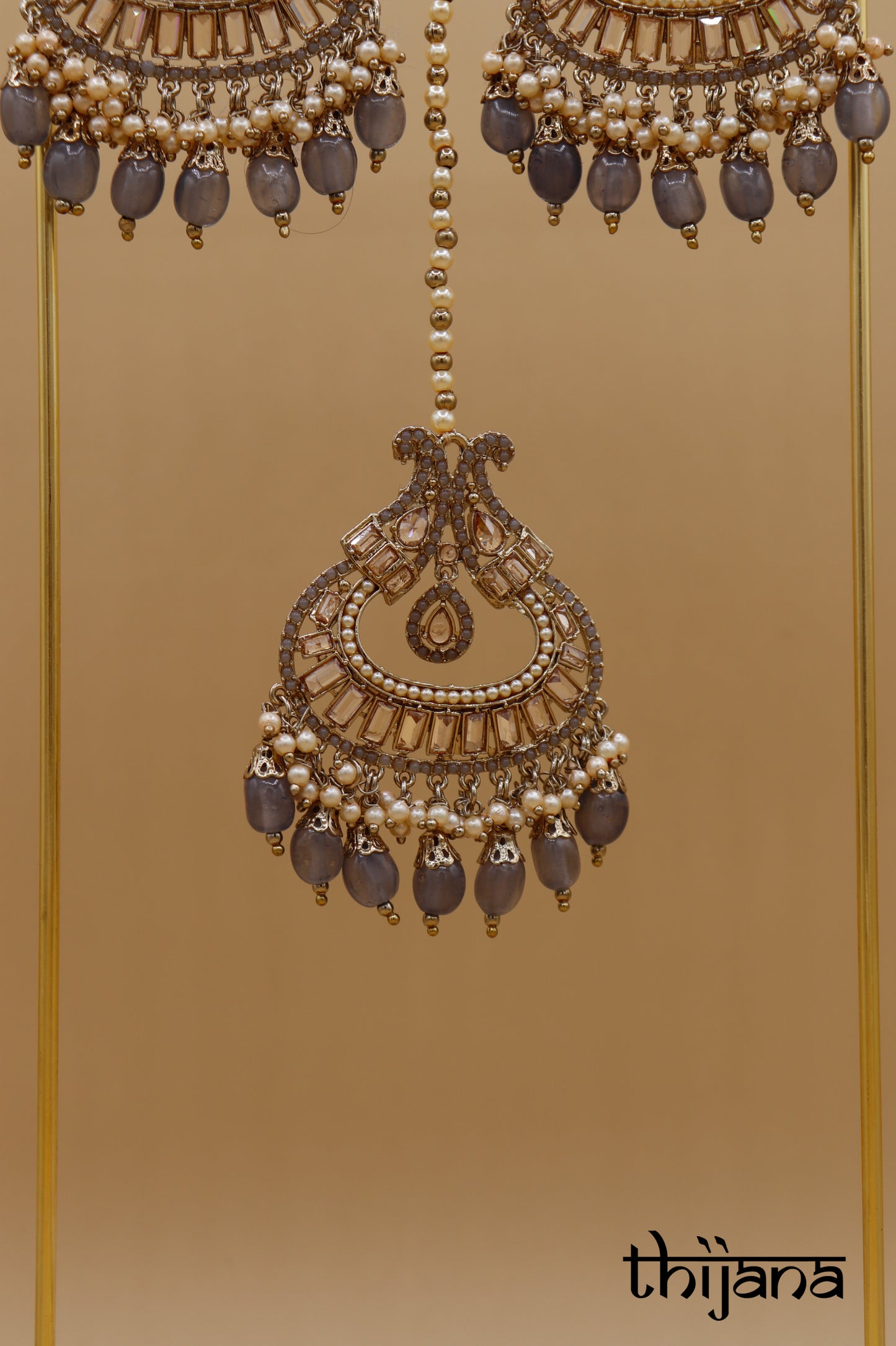 Earrings with tikka