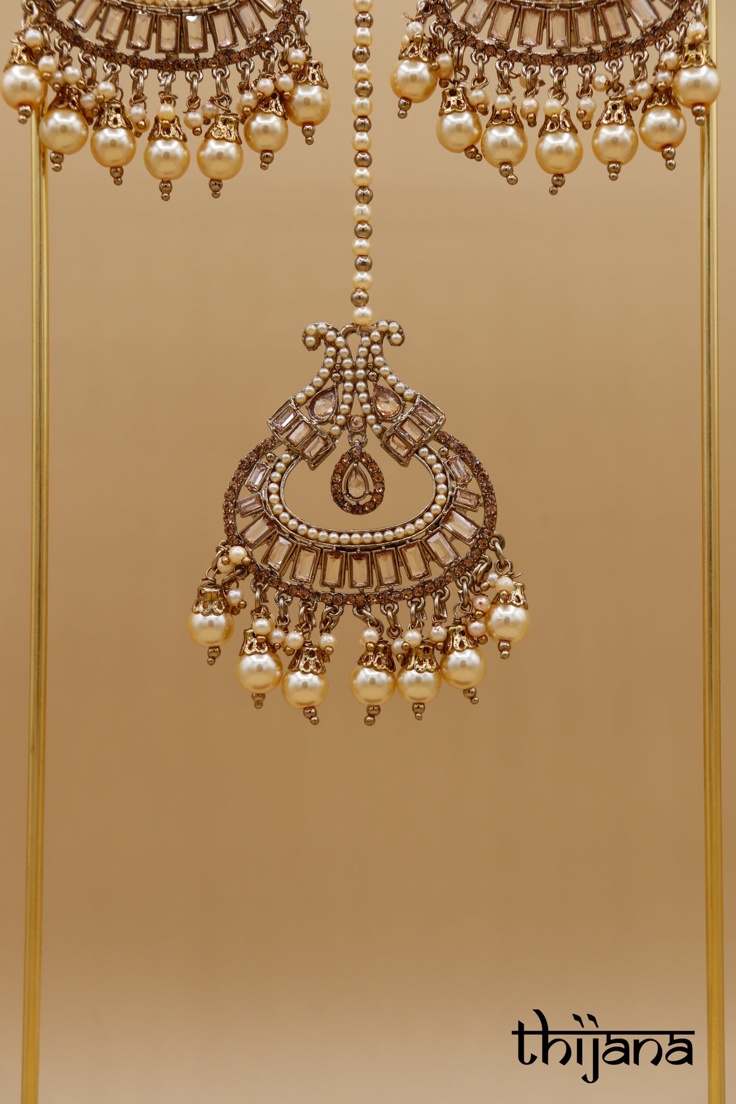 Earrings with tikka