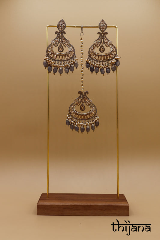 Earrings with tikka